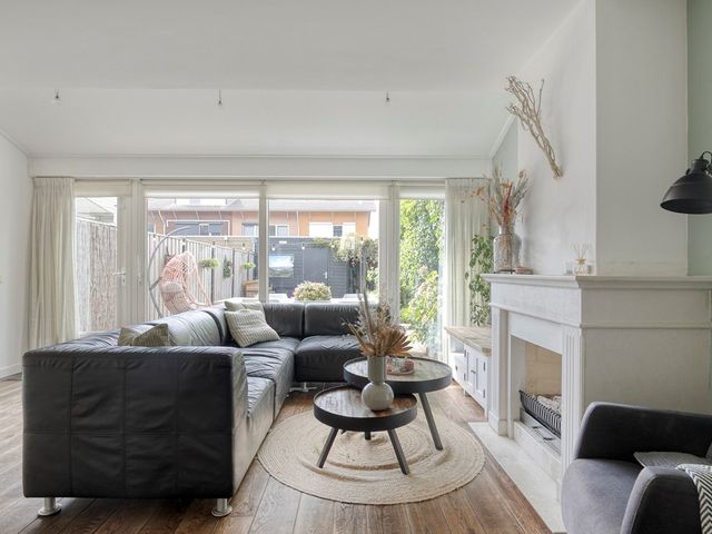 Bras 1, Bunschoten-Spakenburg