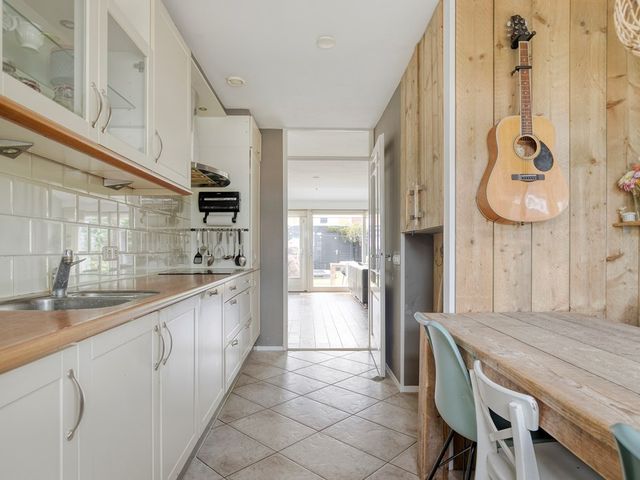 Bras 1, Bunschoten-Spakenburg