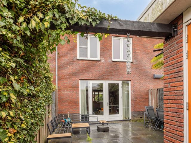 Burgemeester Snelplein 2, Moordrecht