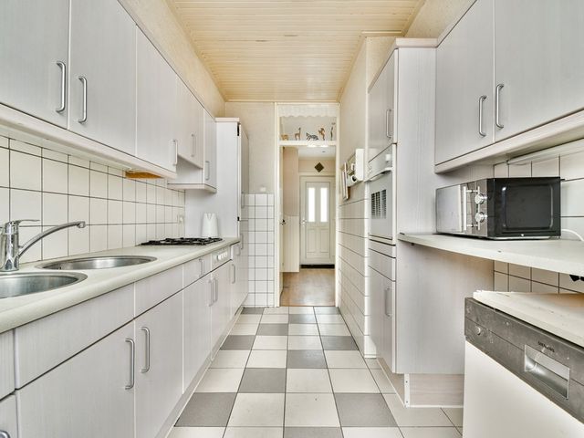 Van der Hoevenstraat 2, Wijngaarden