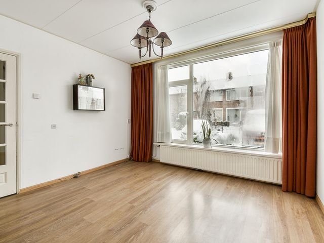 Van der Hoevenstraat 2, Wijngaarden