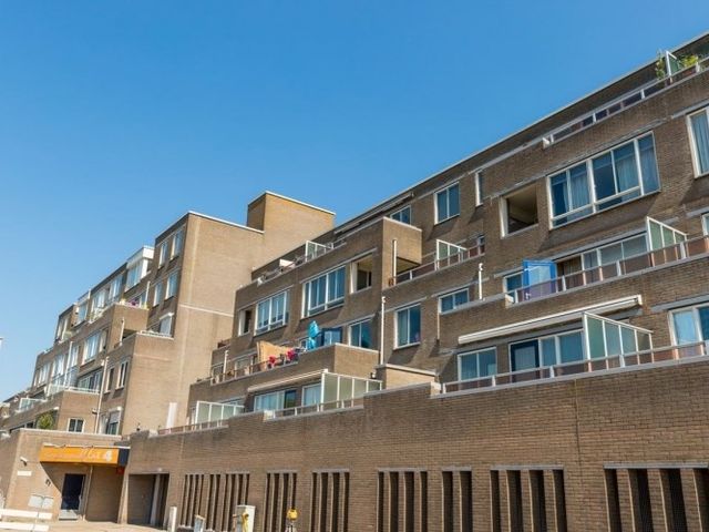 Harderwijkoever , Almere