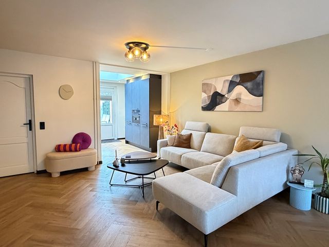 Burgemeester van Deelensingel 86, Velden