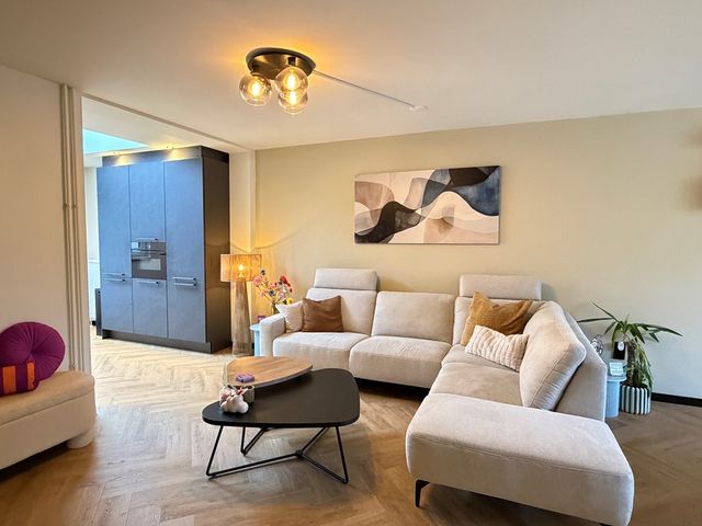 Burgemeester van Deelensingel 86, Velden