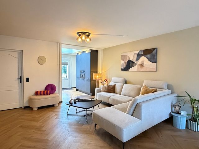 Burgemeester van Deelensingel 86, Velden