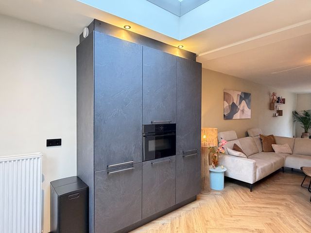 Burgemeester van Deelensingel 86, Velden