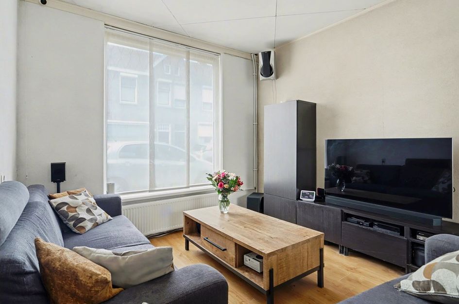 Arent van 's Gravesandestraat 28