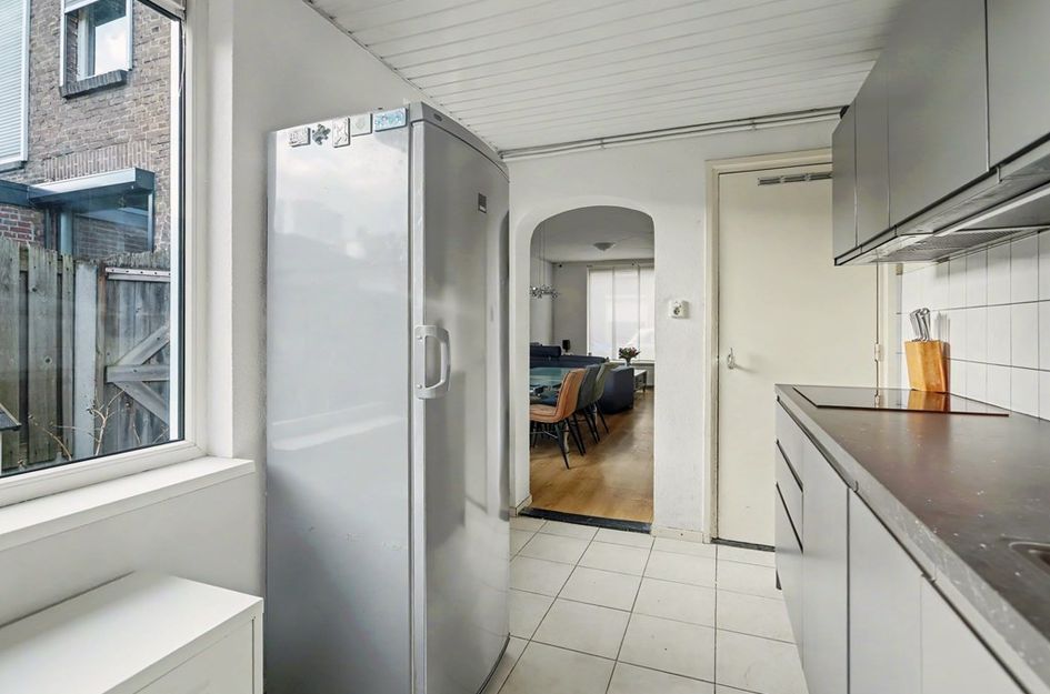 Arent van 's Gravesandestraat 28