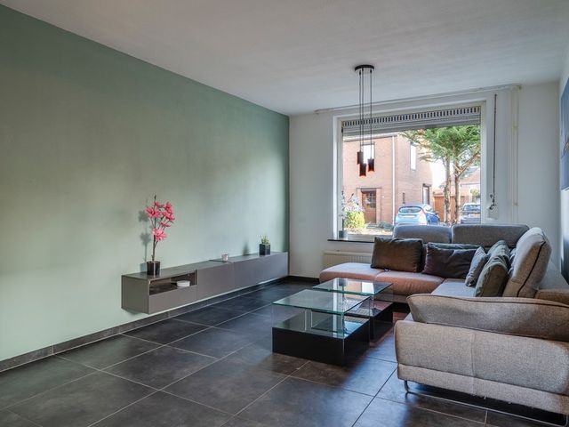 Julianalaan 9, Posterholt