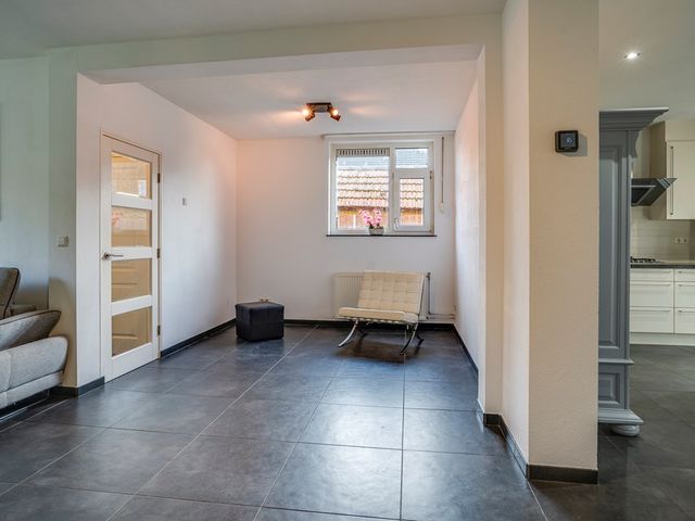 Julianalaan 9, Posterholt