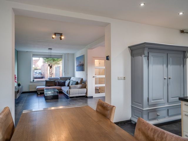 Julianalaan 9, Posterholt