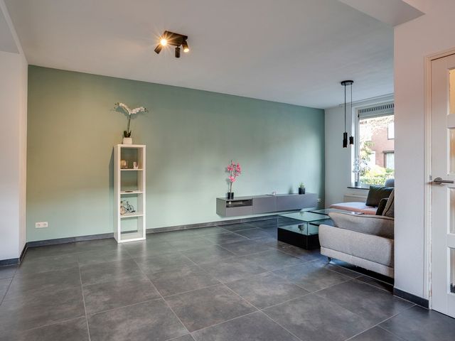 Julianalaan 9, Posterholt