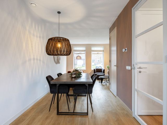 Tiengastraat 8, Opende