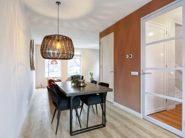 Tiengastraat 8, Opende