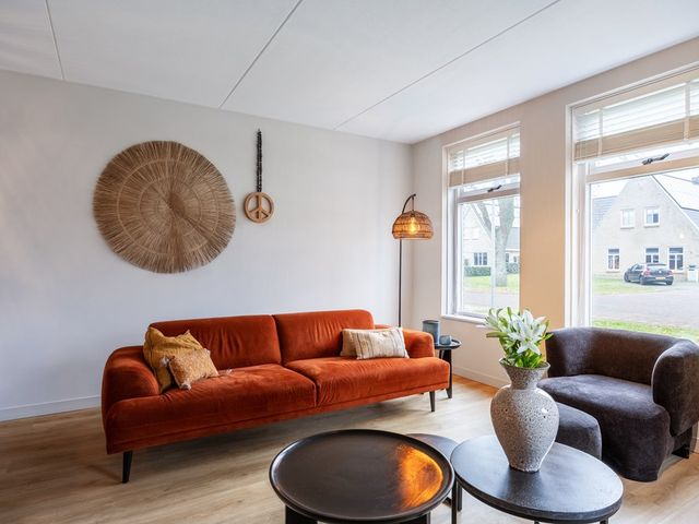 Tiengastraat 8, Opende