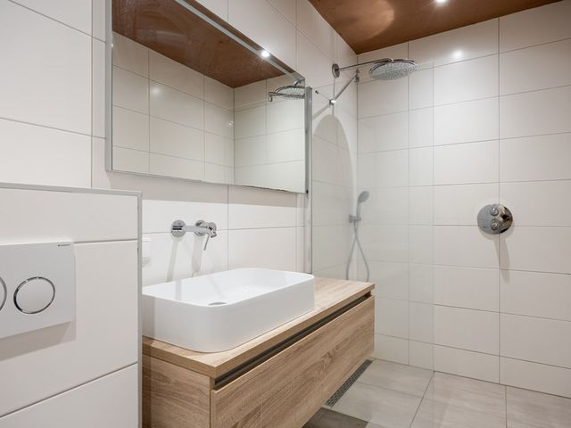 Tiengastraat 8, Opende