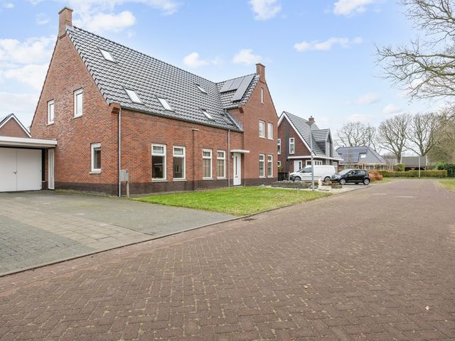 Tiengastraat 8, Opende