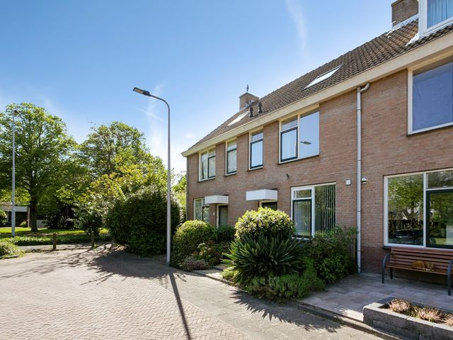 Van Dulmplein 10, Voorschoten