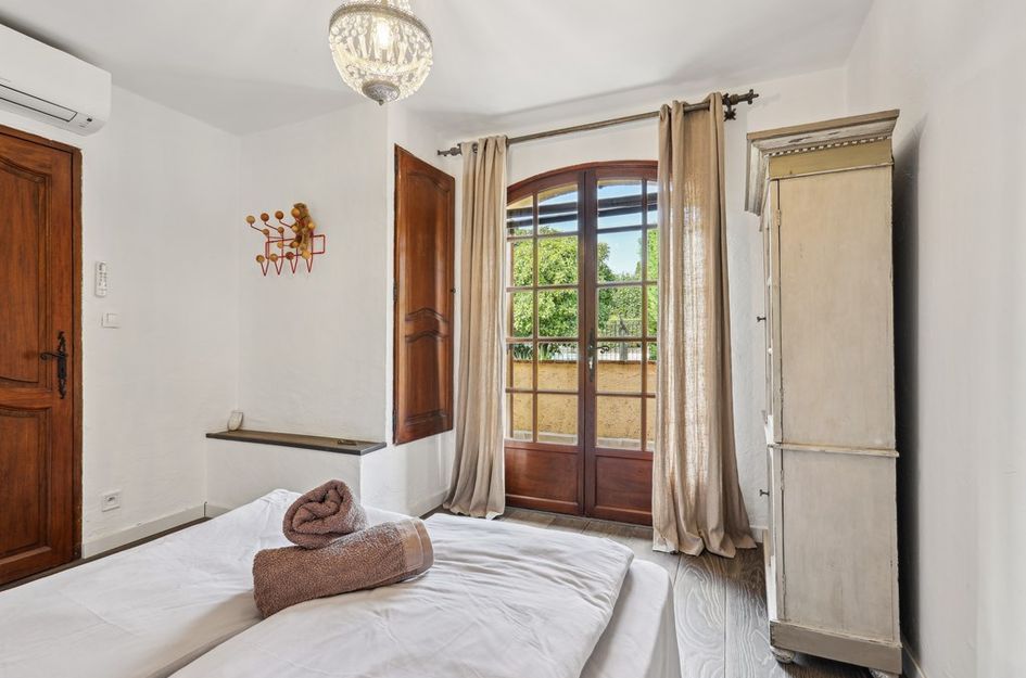 Avenue de la Pinède 50