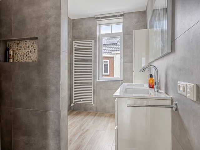 Hofje van Holtlant 30, Leiderdorp