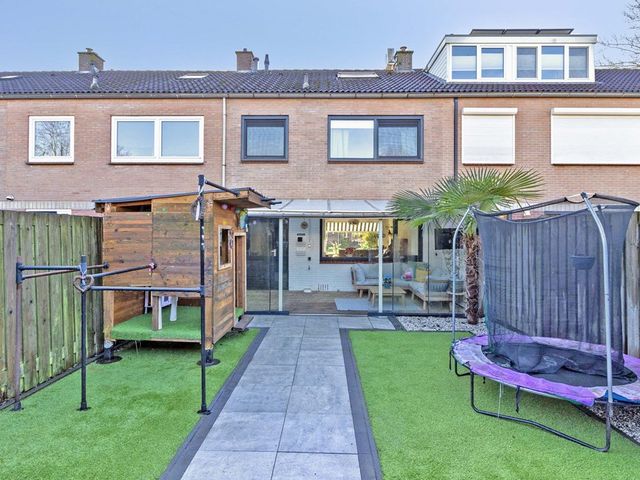 Almareplantsoen 5, Bunschoten-Spakenburg