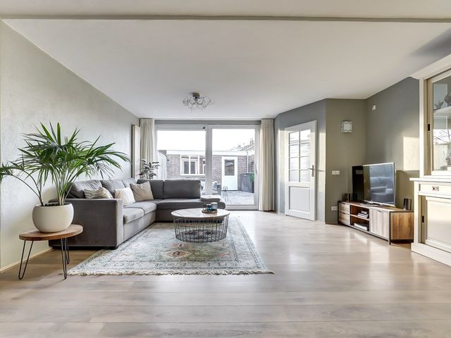 Balsemienberg 28, Roosendaal