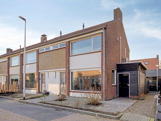 Oranjestraat 22, Schelluinen
