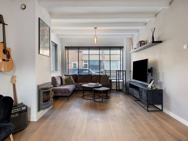 Oranjestraat 22, Schelluinen