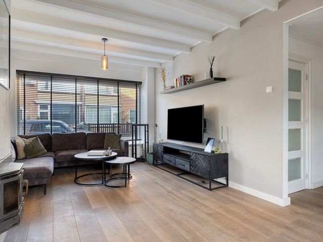 Oranjestraat 22, Schelluinen