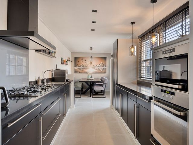 Oranjestraat 22, Schelluinen