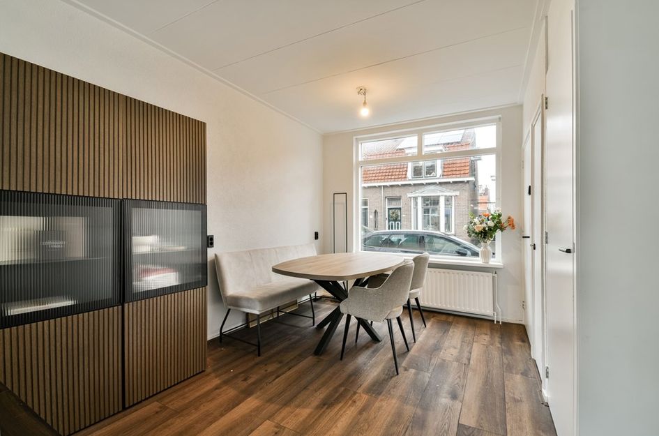 Admiraal de Ruyterstraat 45