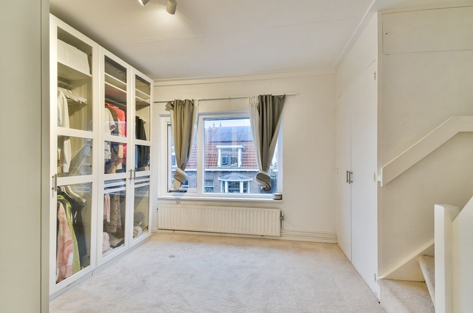 Admiraal de Ruyterstraat 45