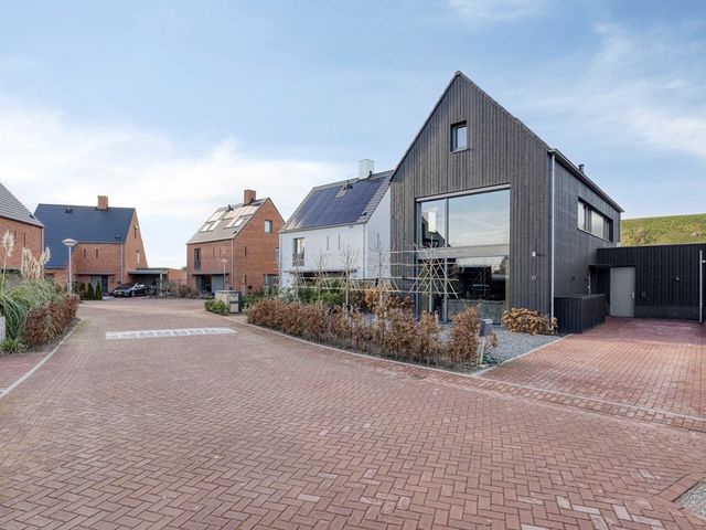 Piramide 32, Dordrecht