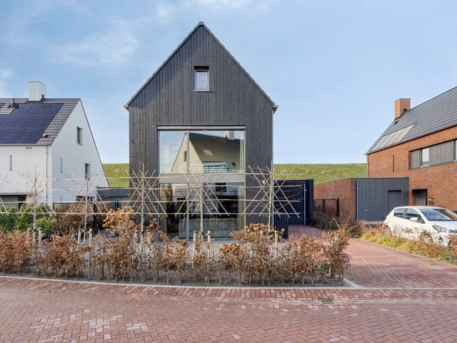 Piramide 32, Dordrecht