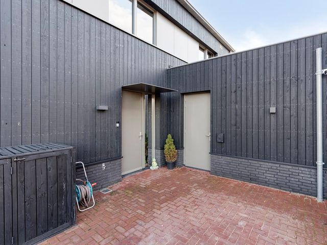 Piramide 32, Dordrecht