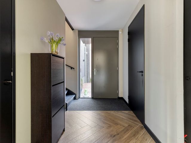 Piramide 32, Dordrecht