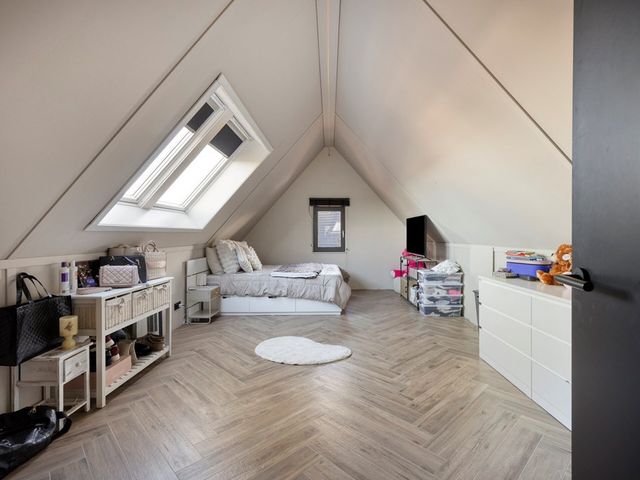Piramide 32, Dordrecht