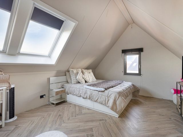 Piramide 32, Dordrecht
