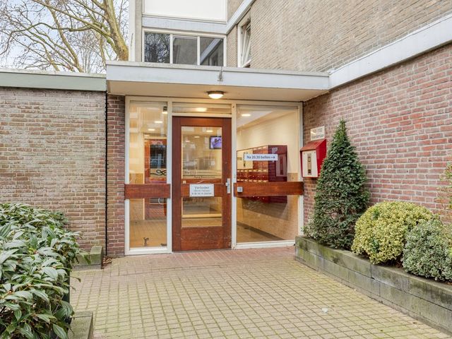 Volendamlaan 1080, Den Haag