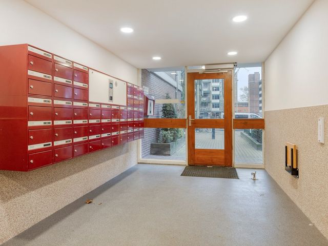 Volendamlaan 1080, Den Haag