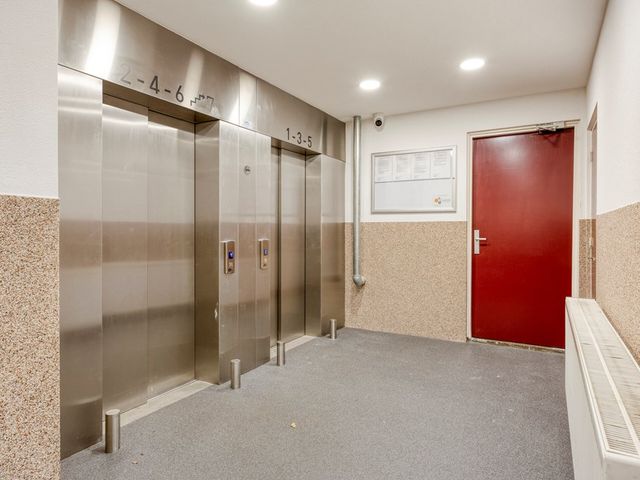 Volendamlaan 1080, Den Haag