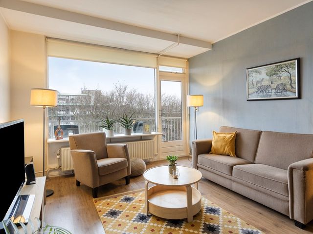 Volendamlaan 1080, Den Haag