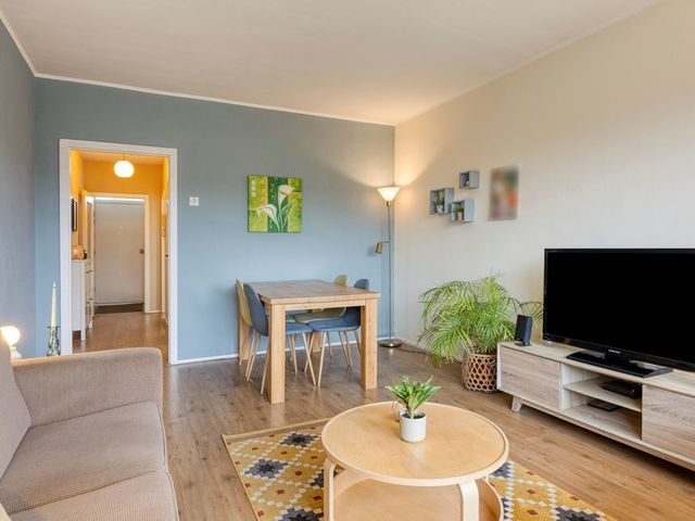 Volendamlaan 1080, Den Haag