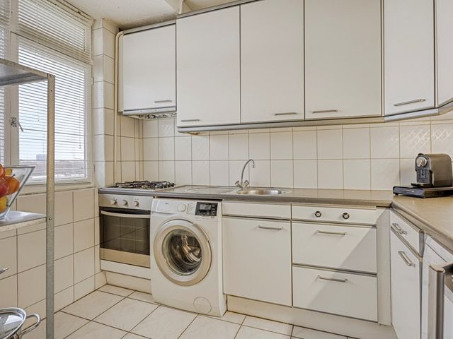 Volendamlaan 1080, Den Haag