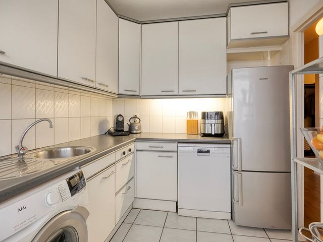 Volendamlaan 1080, Den Haag