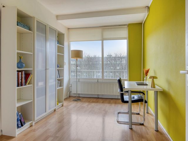 Volendamlaan 1080, Den Haag