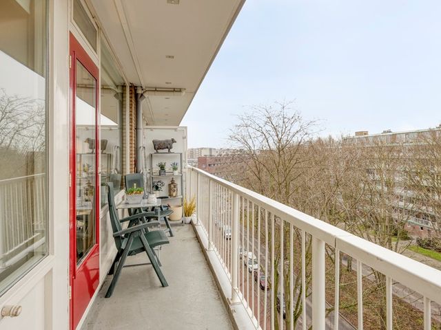 Volendamlaan 1080, Den Haag