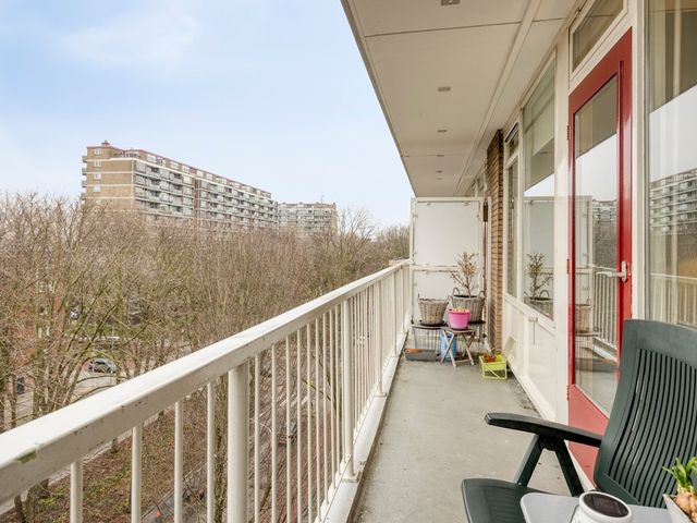 Volendamlaan 1080, Den Haag