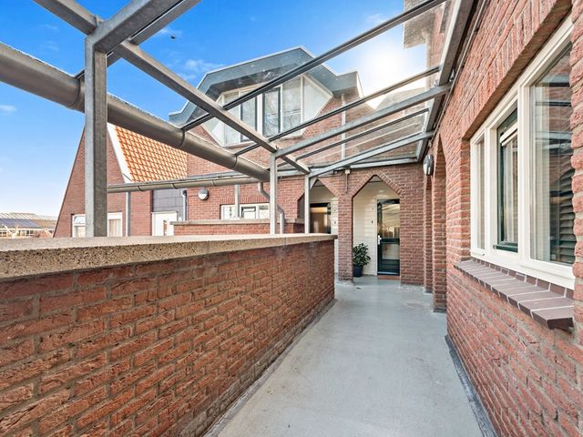 Kastanjehof 17, Maasland