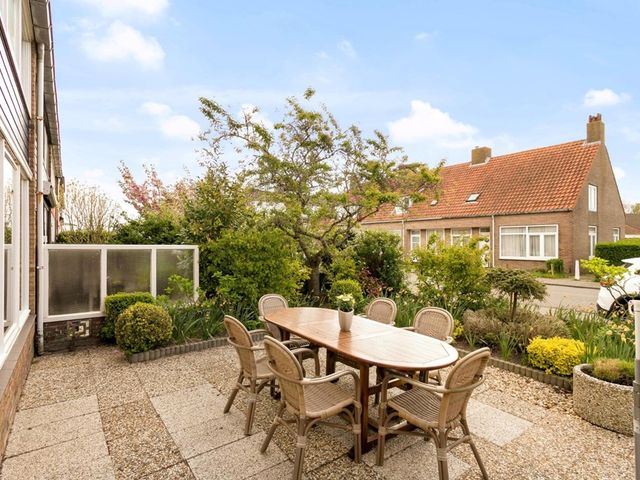 Egelantierlaan 27, Cadzand